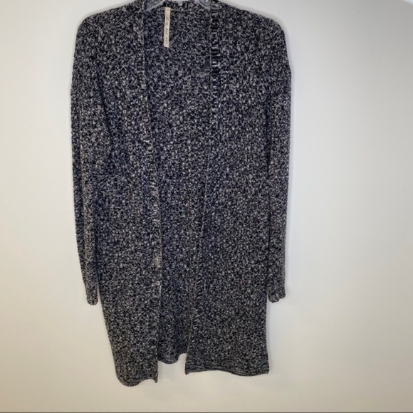 Leo and Nicole Black Long Cardigan Sweater M - Picture 11 of 12
